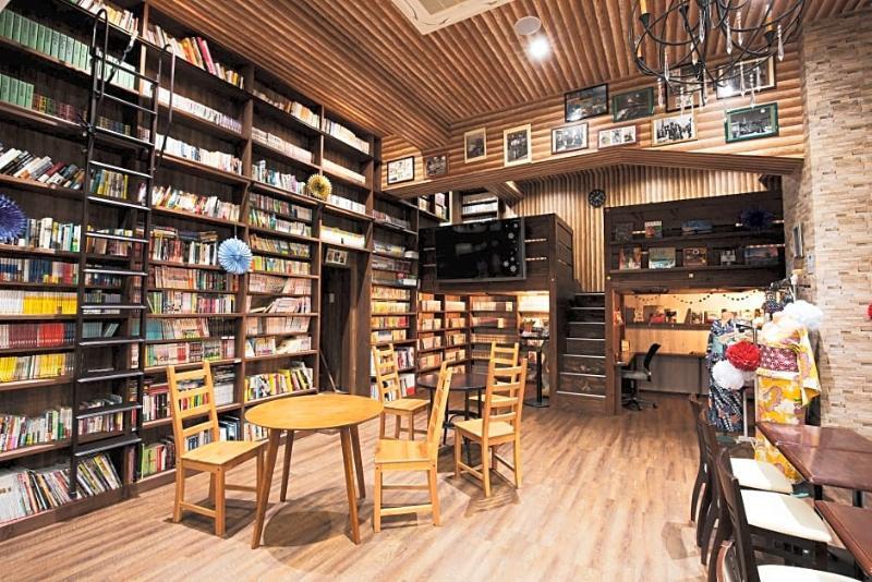 Cafe&Hostel Kimi To Ichigo Осака Экстерьер фото